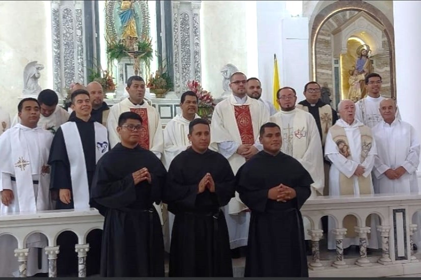 Profesión de votos en la Orden de San Agustín, de los novicios del año 2022-2023 y toma de hábito de los nuevos novicios en Penonomé.
