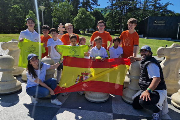 Seis alumnos del Colegio Nuestra Madre del Buen Consejo, de León, ganaron el curso pasado el Torneo de Ajedrez Pequeños Gigantes.