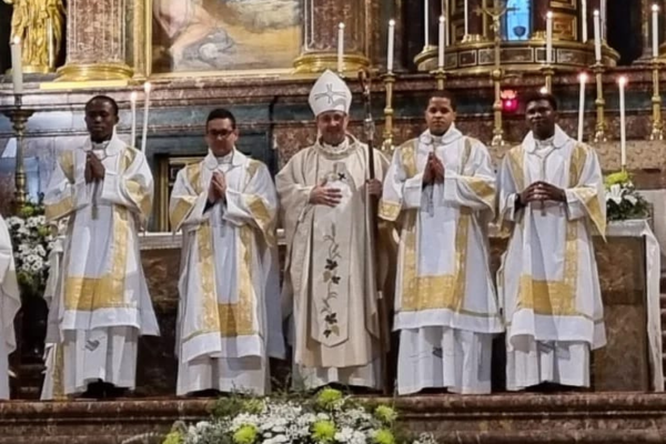 Votos solemnes y ordenación diaconal de jóvenes agustinos, el 25 de julio en Valladolid y el 27 de julio en El Escorial.