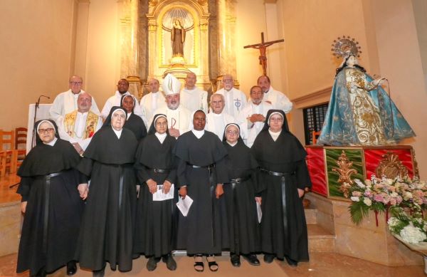 El 4 de octubre se celebró en el Monasterio de Santa Mónica de Zaragoza, la misa de despedida de la comunidad de agustinas.