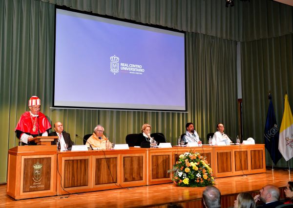 En el contexto del día en el que se celebra Santo Tomás de Villanueva, se ha inaugurado el curso en el RCU-El Escorial Mª Cristina.