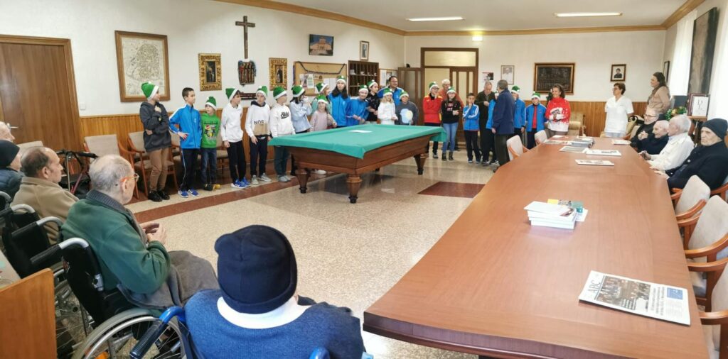 Alumnos de 6º de Primaria  del Colegio San Agustín de Salamanca ha visitado Residencia de Atención Especial, para felicitar la Navidad.