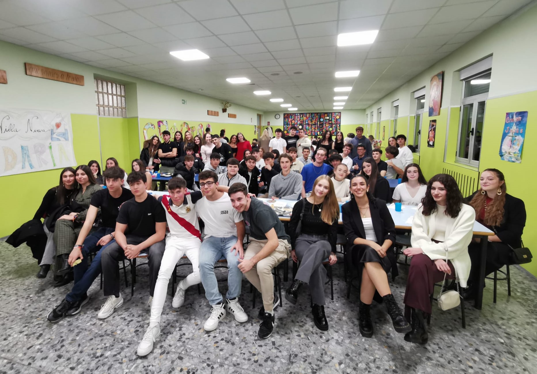 Cena solidaria en el Colegio Ntra. Madre del Buen Consejo, de León, cuyos beneficios se destinarán a la ONG Villanueva.