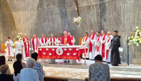 Coincidiendo con el LX Aniversario de la erección de la Parroquia Santa Ana y la esperanza tres personas ingresaron en la fraternidad laical.