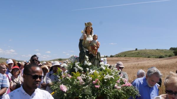 El sábado 7 de junio, bajo el lema “Con María vivimos la esperanza”, se celebró la XXXVII Marcha Mariana al Monasterio de La Vid (Burgos).
