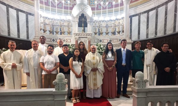 Fruto de la catequesis de adultos, en la Parroquia San Manuel y San Benito varias personas han recibido el bautismo y la confirmación.