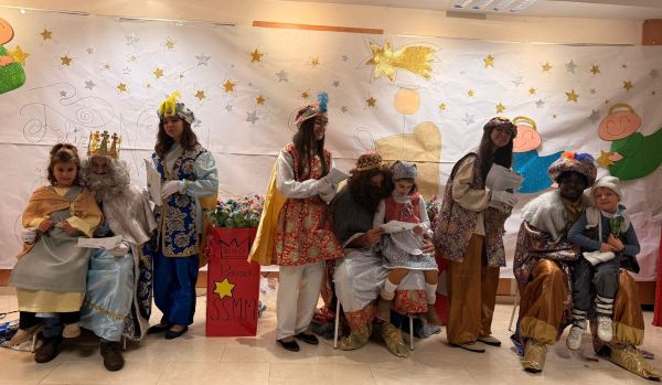Los colegios y las parroquias agustinas celebran la Navidad con festivales, belenes y visitas de Sus Majestades los Reyes de Oriente.