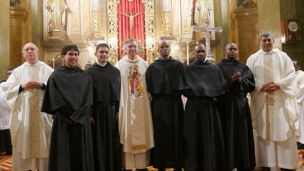 El 19 de marzo, la Iglesia de San Agustín de Valladolid acogió la celebración de las profesiones solemnes de cinco jóvenes agustinos.