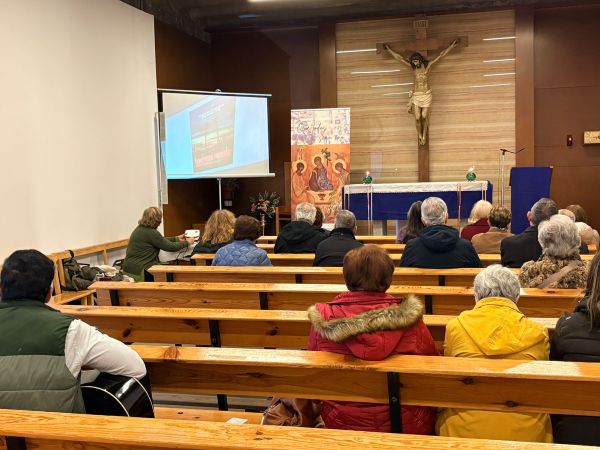 La parroquia agustina de Santa Ana y la Esperanza (Madrid) acogió el domingo 8 de marzo una vigilia por la comunión.